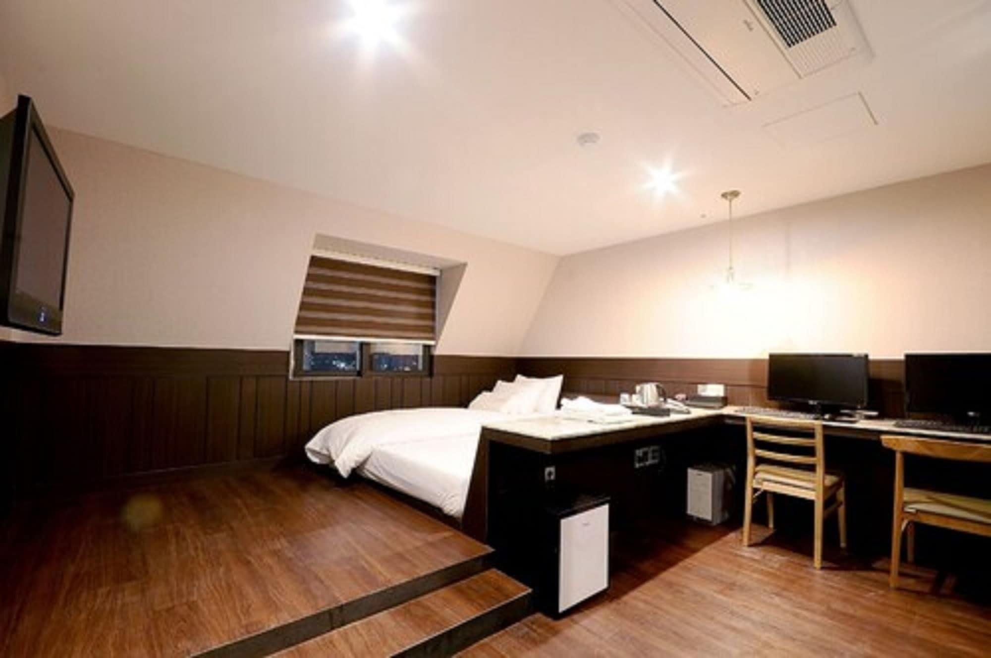 Queens Hotel Seomyeon Busan Buitenkant foto