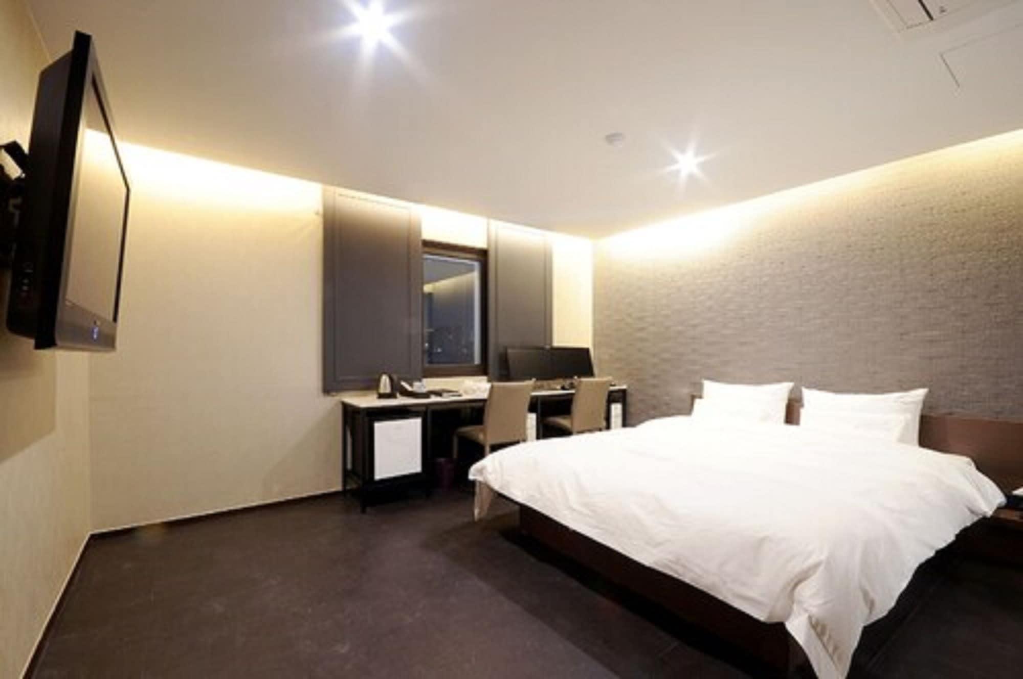 Queens Hotel Seomyeon Busan Buitenkant foto
