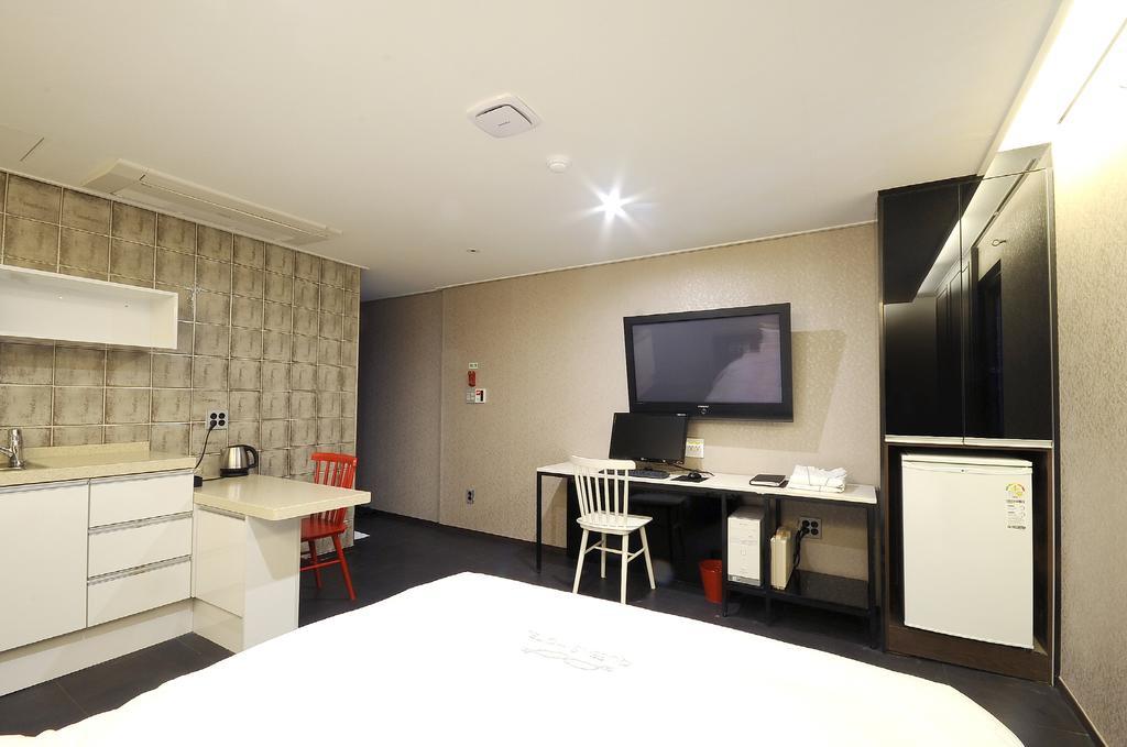 Queens Hotel Seomyeon Busan Buitenkant foto