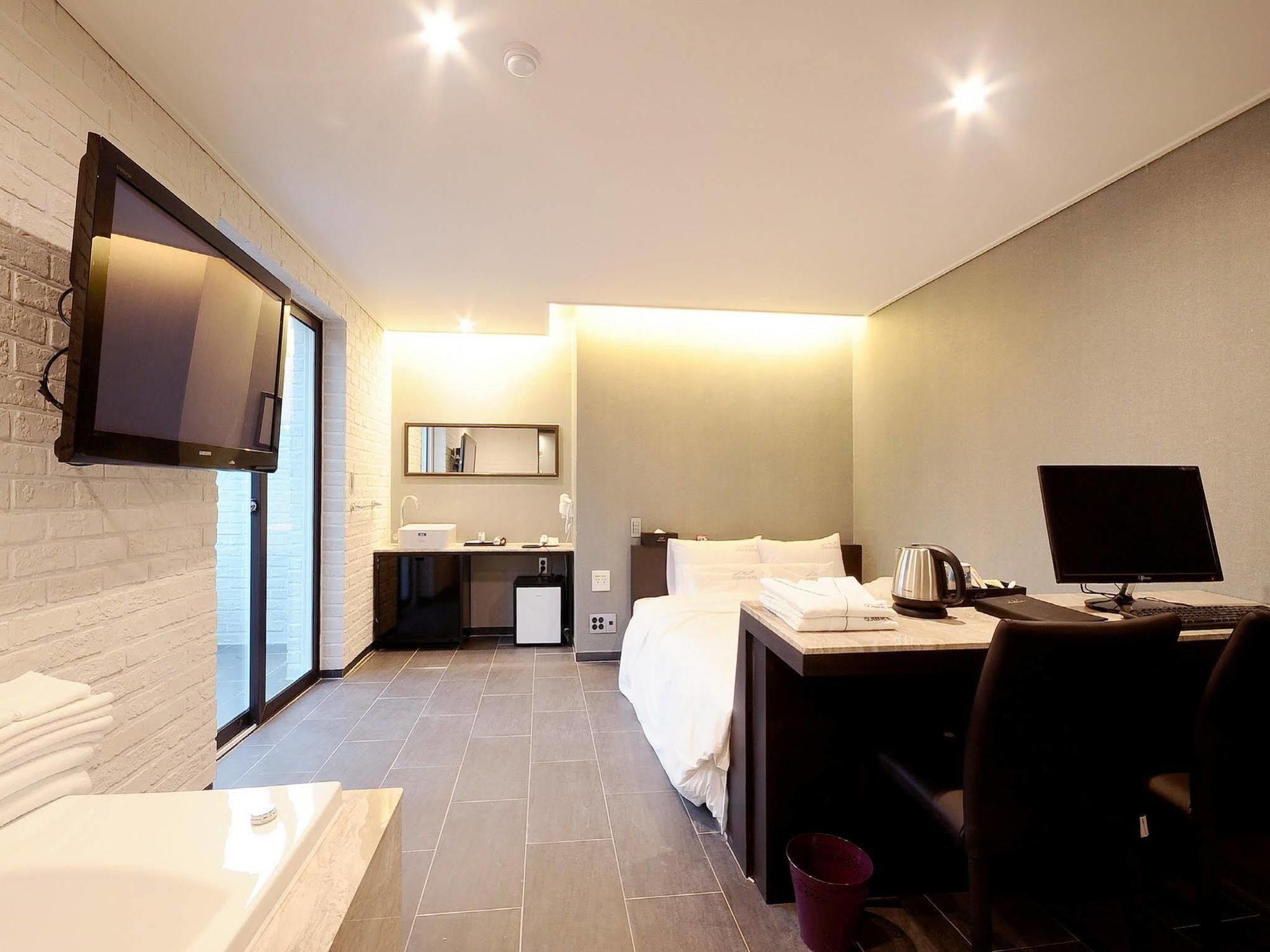 Queens Hotel Seomyeon Busan Buitenkant foto