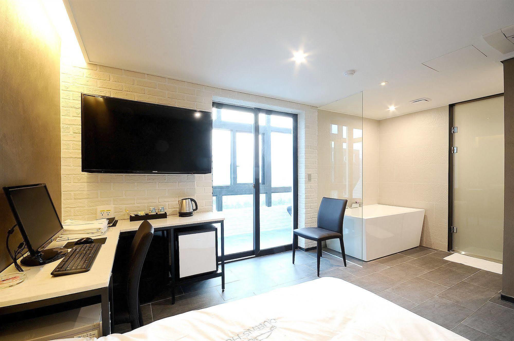 Queens Hotel Seomyeon Busan Buitenkant foto
