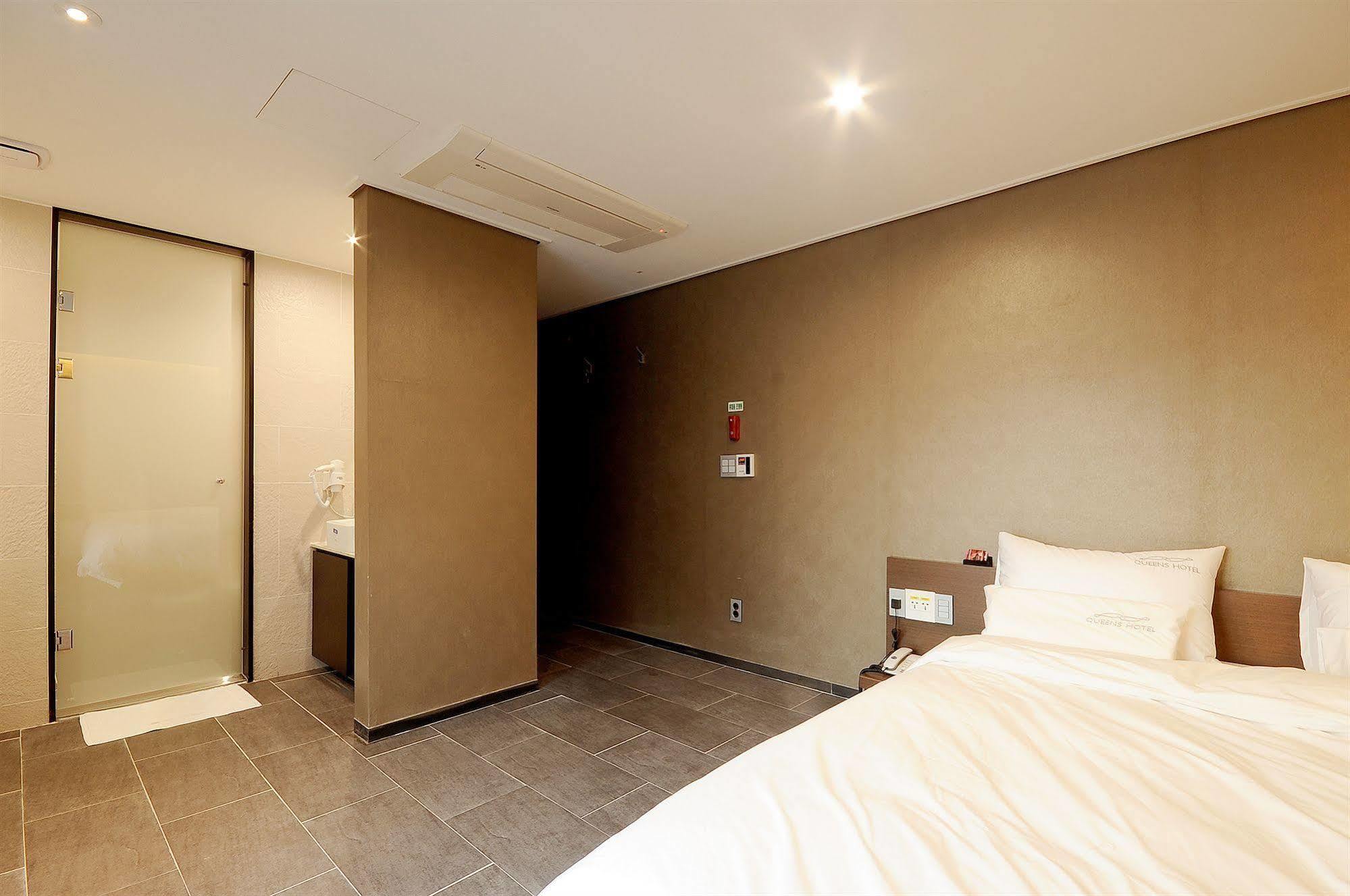 Queens Hotel Seomyeon Busan Buitenkant foto